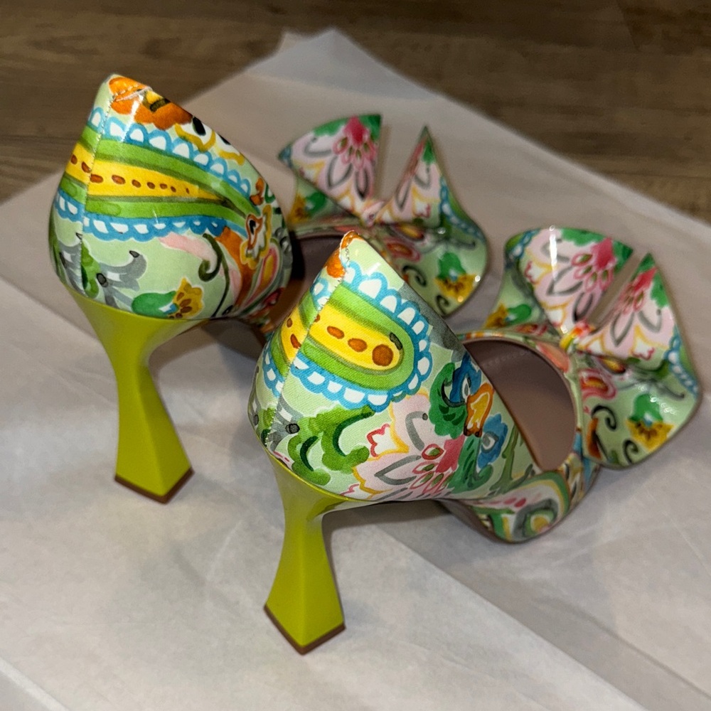 Betsey Johnson Multicolor Floral Bow Pointed-Toe Pumps - Picture 5 of 7